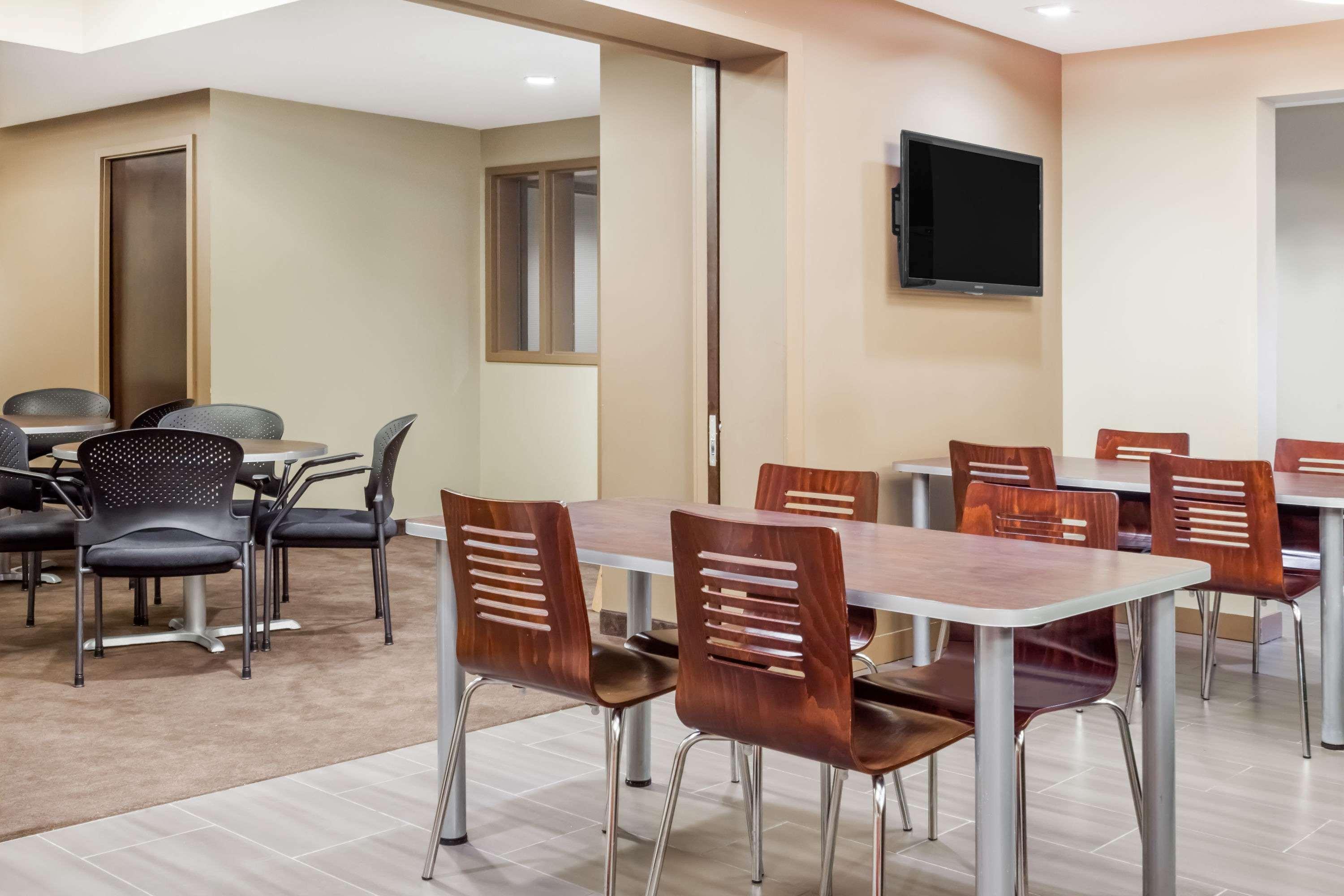 Microtel Inn & Suites By Wyndham Estevan Eksteriør bilde